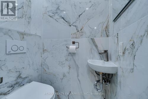 2037 Lynchmere Avenue, Mississauga (Cooksville), ON - Indoor Photo Showing Bathroom