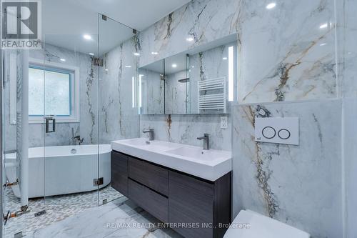 2037 Lynchmere Avenue, Mississauga, ON - Indoor Photo Showing Bathroom