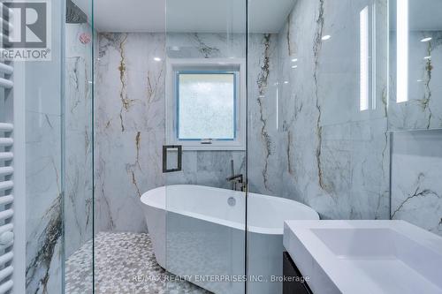 2037 Lynchmere Avenue, Mississauga (Cooksville), ON - Indoor Photo Showing Bathroom