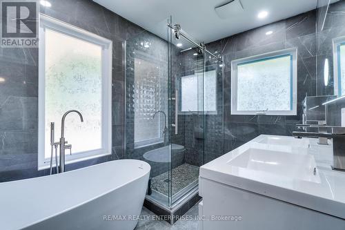 2037 Lynchmere Avenue, Mississauga, ON - Indoor Photo Showing Bathroom