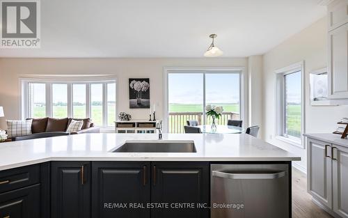 632 Mcmullen Street, Shelburne, ON - Indoor Photo Showing Kitchen With Upgraded Kitchen