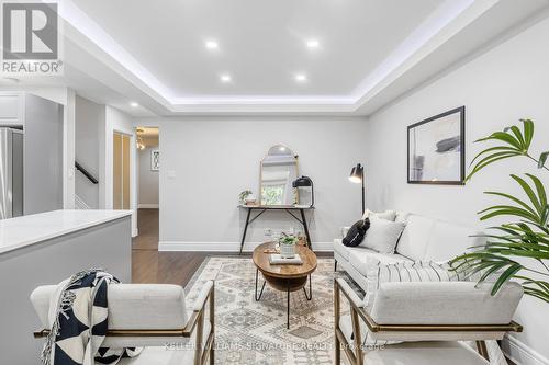 131 Barons Avenue S, Hamilton, ON - Indoor Photo Showing Living Room