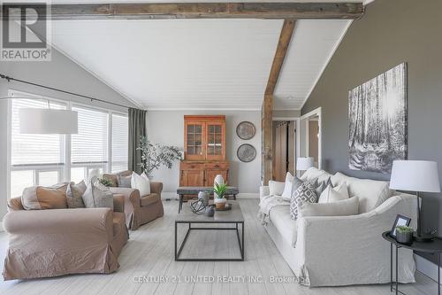 7 Port Hoover Road, Kawartha Lakes, ON - Indoor Photo Showing Living Room