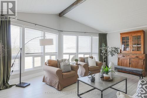 7 Port Hoover Road, Kawartha Lakes, ON - Indoor Photo Showing Living Room