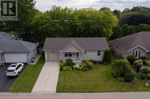 11 Pittao Place, Strathroy-Caradoc (Ne), ON - Outdoor With Facade