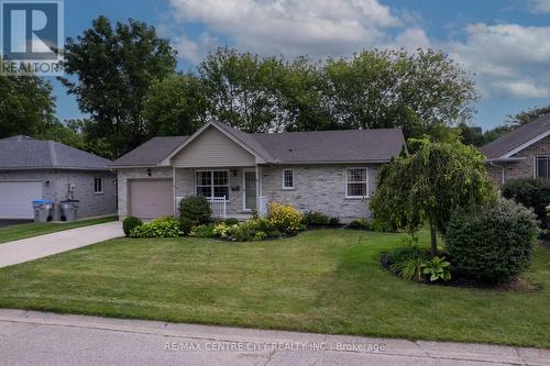 11 Pittao Place, Strathroy-Caradoc (Ne), ON - Outdoor With Facade