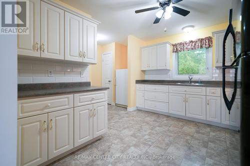 11 Pittao Place, Strathroy-Caradoc (Ne), ON - Indoor Photo Showing Kitchen