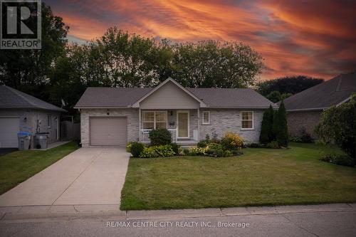 11 Pittao Place, Strathroy-Caradoc (Ne), ON - Outdoor With Facade