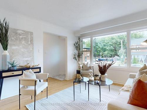 2 Conway Ave, Toronto, ON - Indoor Photo Showing Living Room