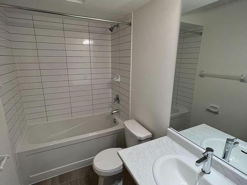 303-1525 Kingston Rd, Pickering, ON - Indoor Photo Showing Bathroom