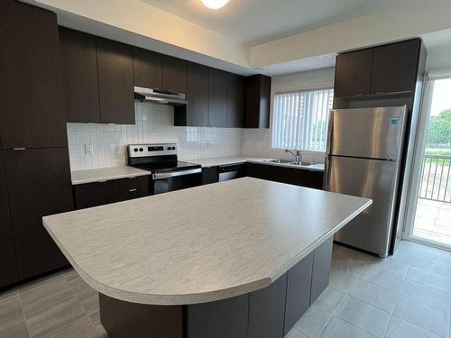 303-1525 Kingston Rd, Pickering, ON - Indoor Photo Showing Kitchen With Double Sink