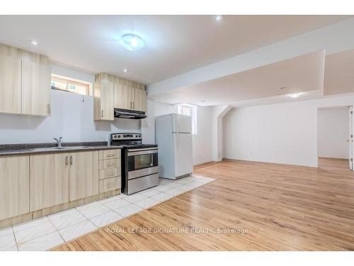 76 Snapdragon Sq, Brampton, ON - Indoor Photo Showing Kitchen With Double Sink