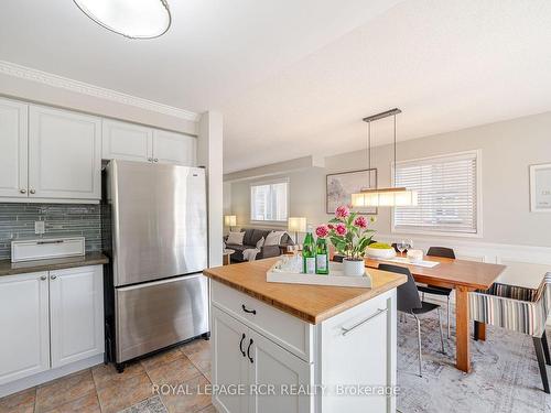 131 Tiller Tr, Brampton, ON - Indoor Photo Showing Kitchen