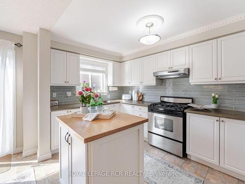 131 Tiller Tr, Brampton, ON - Indoor Photo Showing Kitchen