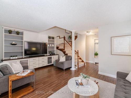 131 Tiller Tr, Brampton, ON - Indoor Photo Showing Living Room