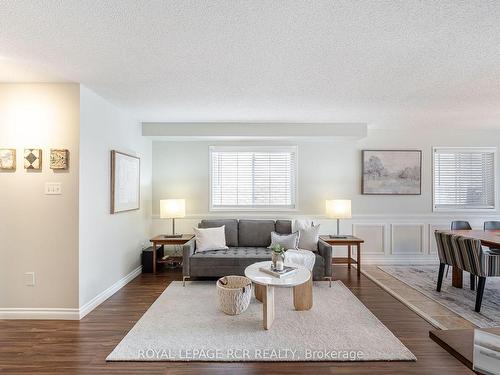 131 Tiller Tr, Brampton, ON - Indoor Photo Showing Living Room