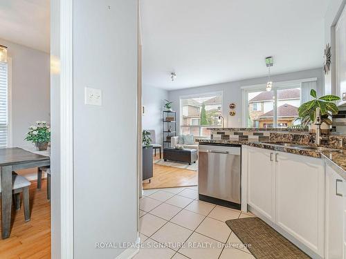 1324 Weir Chse, Mississauga, ON - Indoor Photo Showing Kitchen