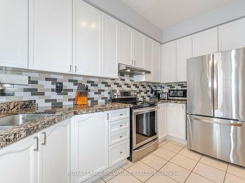 1324 Weir Chse, Mississauga, ON - Indoor Photo Showing Kitchen With Stainless Steel Kitchen With Upgraded Kitchen