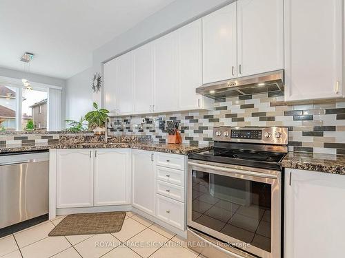 1324 Weir Chse, Mississauga, ON - Indoor Photo Showing Kitchen With Stainless Steel Kitchen With Upgraded Kitchen