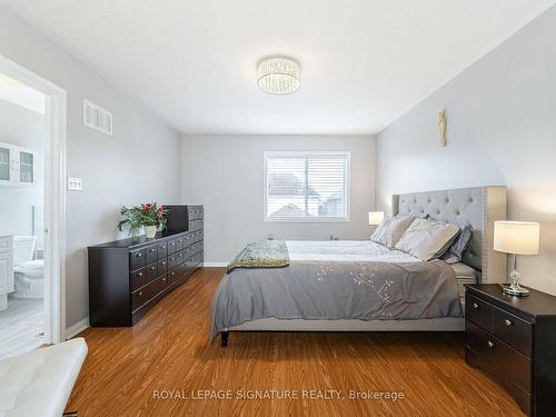 1324 Weir Chse, Mississauga, ON - Indoor Photo Showing Bedroom