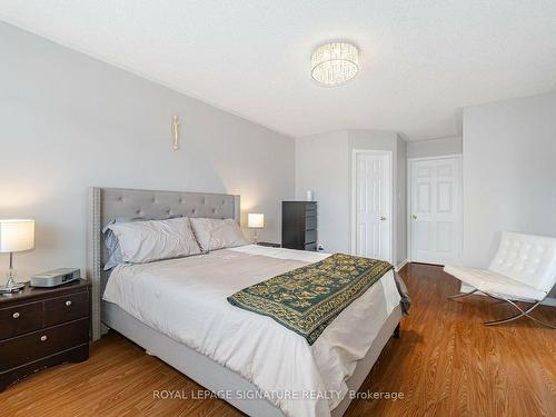 1324 Weir Chse, Mississauga, ON - Indoor Photo Showing Bedroom