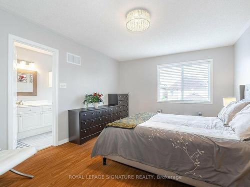 1324 Weir Chse, Mississauga, ON - Indoor Photo Showing Bedroom