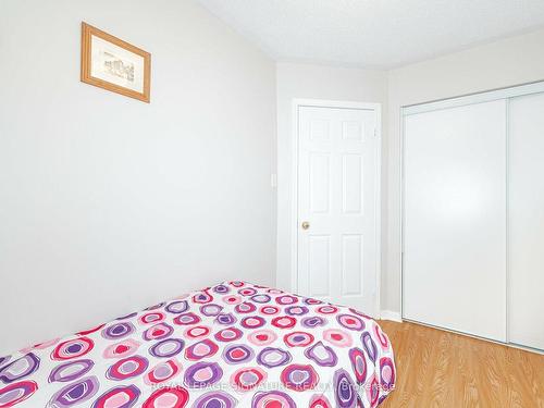 1324 Weir Chse, Mississauga, ON - Indoor Photo Showing Bedroom