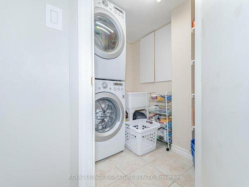 1324 Weir Chse, Mississauga, ON - Indoor Photo Showing Laundry Room