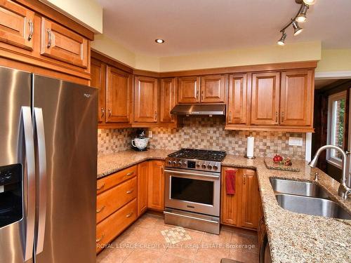 88 Parkside Dr, Brampton, ON - Indoor Photo Showing Kitchen With Double Sink