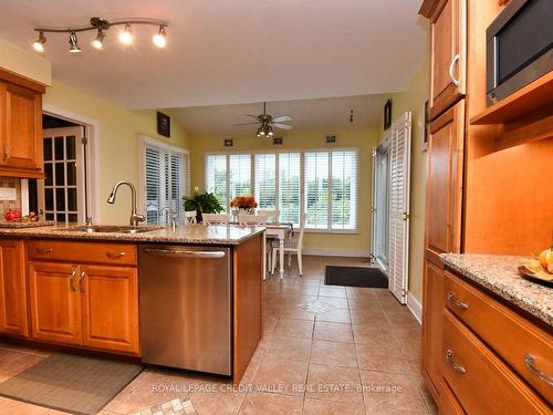 88 Parkside Dr, Brampton, ON - Indoor Photo Showing Kitchen With Double Sink