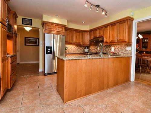 88 Parkside Dr, Brampton, ON - Indoor Photo Showing Kitchen With Double Sink