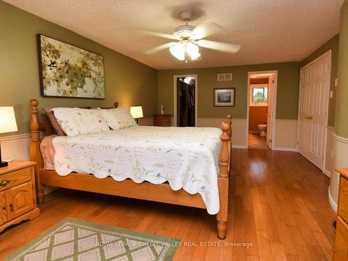 88 Parkside Dr, Brampton, ON - Indoor Photo Showing Bedroom