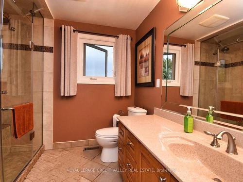 88 Parkside Dr, Brampton, ON - Indoor Photo Showing Bathroom