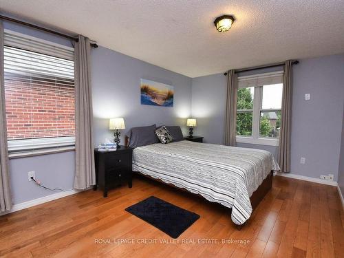 88 Parkside Dr, Brampton, ON - Indoor Photo Showing Bedroom