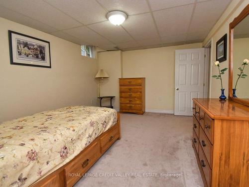 88 Parkside Dr, Brampton, ON - Indoor Photo Showing Bedroom