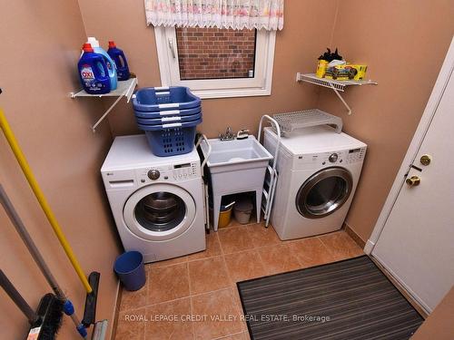 88 Parkside Dr, Brampton, ON - Indoor Photo Showing Laundry Room