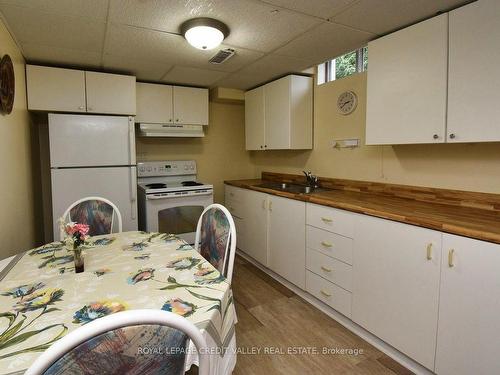 88 Parkside Dr, Brampton, ON - Indoor Photo Showing Kitchen With Double Sink