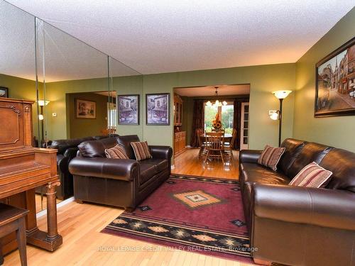 88 Parkside Dr, Brampton, ON - Indoor Photo Showing Living Room