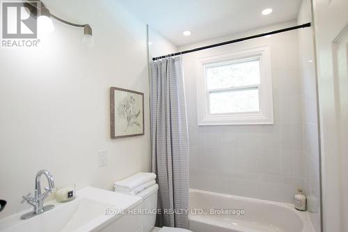 824 Florell Drive, Oshawa (Donevan), ON - Indoor Photo Showing Bathroom