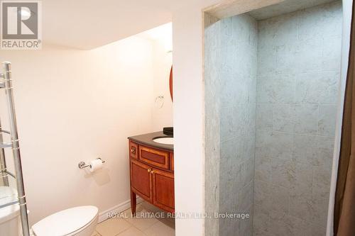 824 Florell Drive, Oshawa (Donevan), ON - Indoor Photo Showing Bathroom