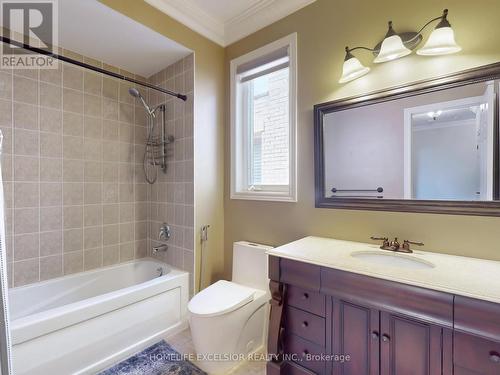 6 Dietzman Court, Richmond Hill, ON - Indoor Photo Showing Bathroom