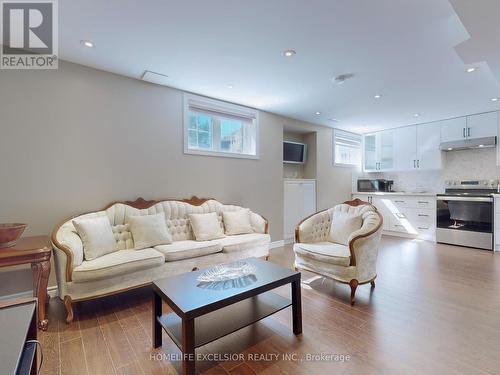 6 Dietzman Court, Richmond Hill, ON - Indoor