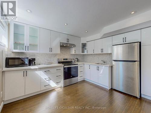 6 Dietzman Court, Richmond Hill, ON - Indoor Photo Showing Kitchen