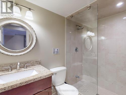 6 Dietzman Court, Richmond Hill, ON - Indoor Photo Showing Bathroom