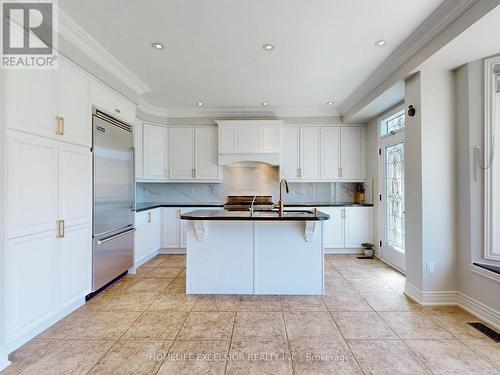 6 Dietzman Court, Richmond Hill, ON - Indoor Photo Showing Kitchen