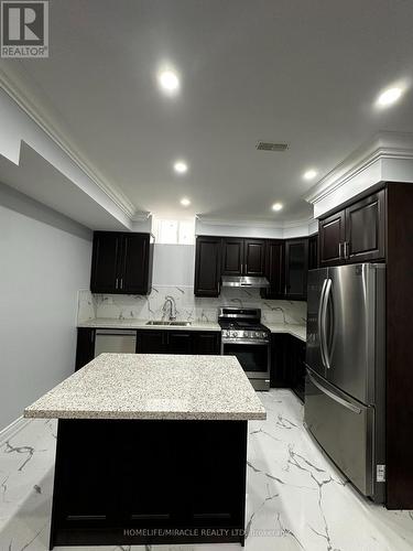 152 Gibson Circle, Bradford West Gwillimbury (Bradford), ON - Indoor Photo Showing Kitchen