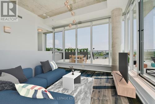 608 - 665 Kingston Road, Toronto, ON - Indoor Photo Showing Living Room