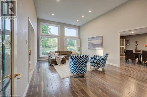 587 Manorwood Court, Waterloo, ON - Indoor Photo Showing Living Room