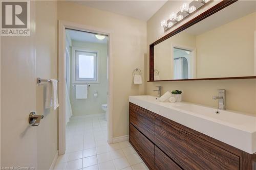 587 Manorwood Court, Waterloo, ON - Indoor Photo Showing Bathroom