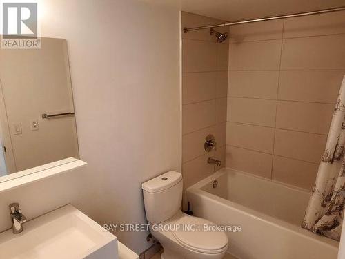 99 Frederick Tisdale Drive, Toronto (Downsview-Roding-Cfb), ON - Indoor Photo Showing Bathroom